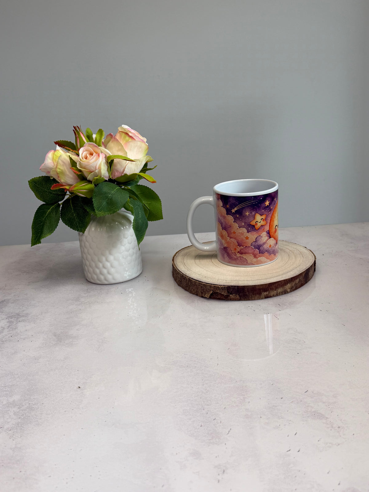 Kawaii Mond Tasse – Süßer Mond mit Sternen & Wolken | Selbst gezeichnet