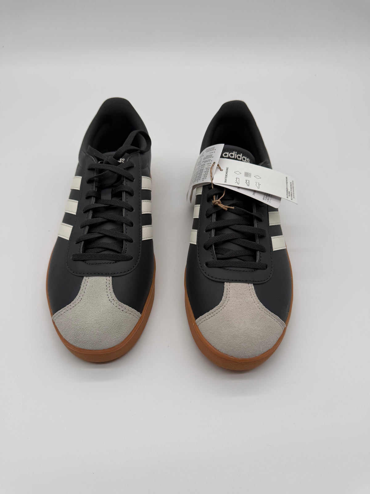 Adidas - Court Base