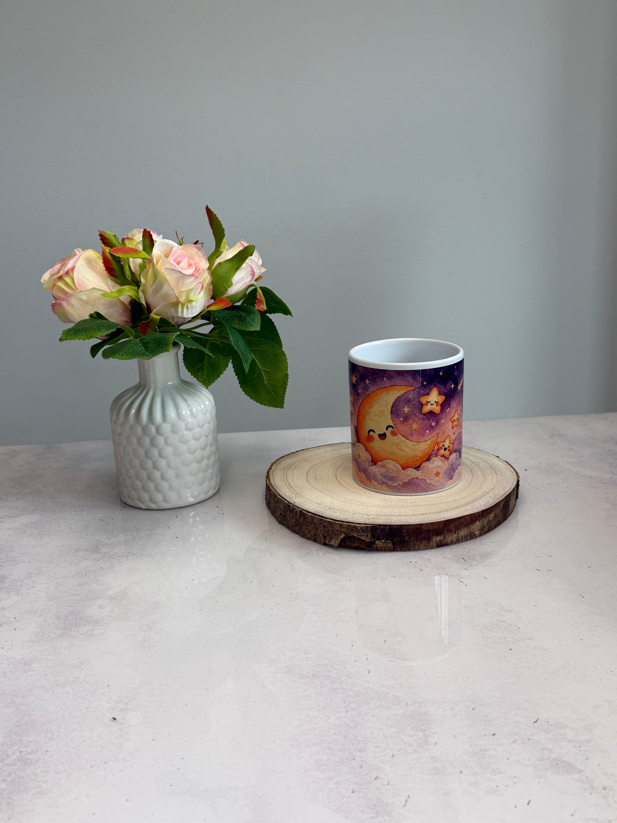 Kawaii Mond Tasse – Süßer Mond mit Sternen & Wolken | Selbst gezeichnet