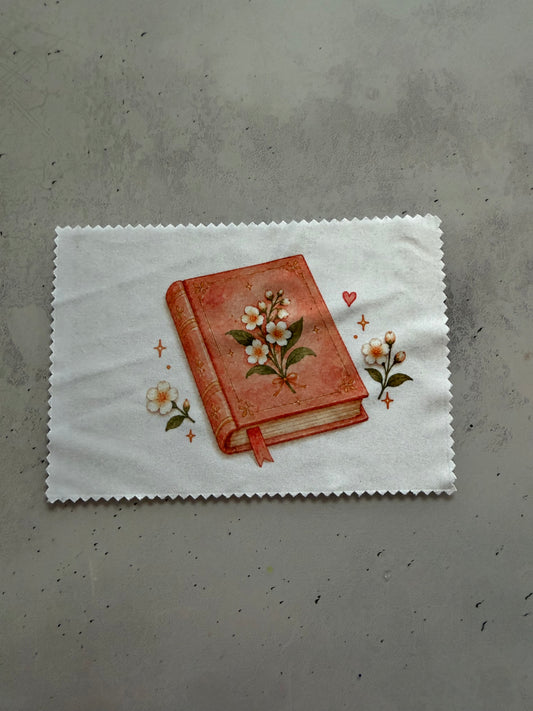 Brillenputztuch Buchliebe mit Blumen 📖 | Reinigungstuch für Brille, Handy & Display | 15 × 10 cm