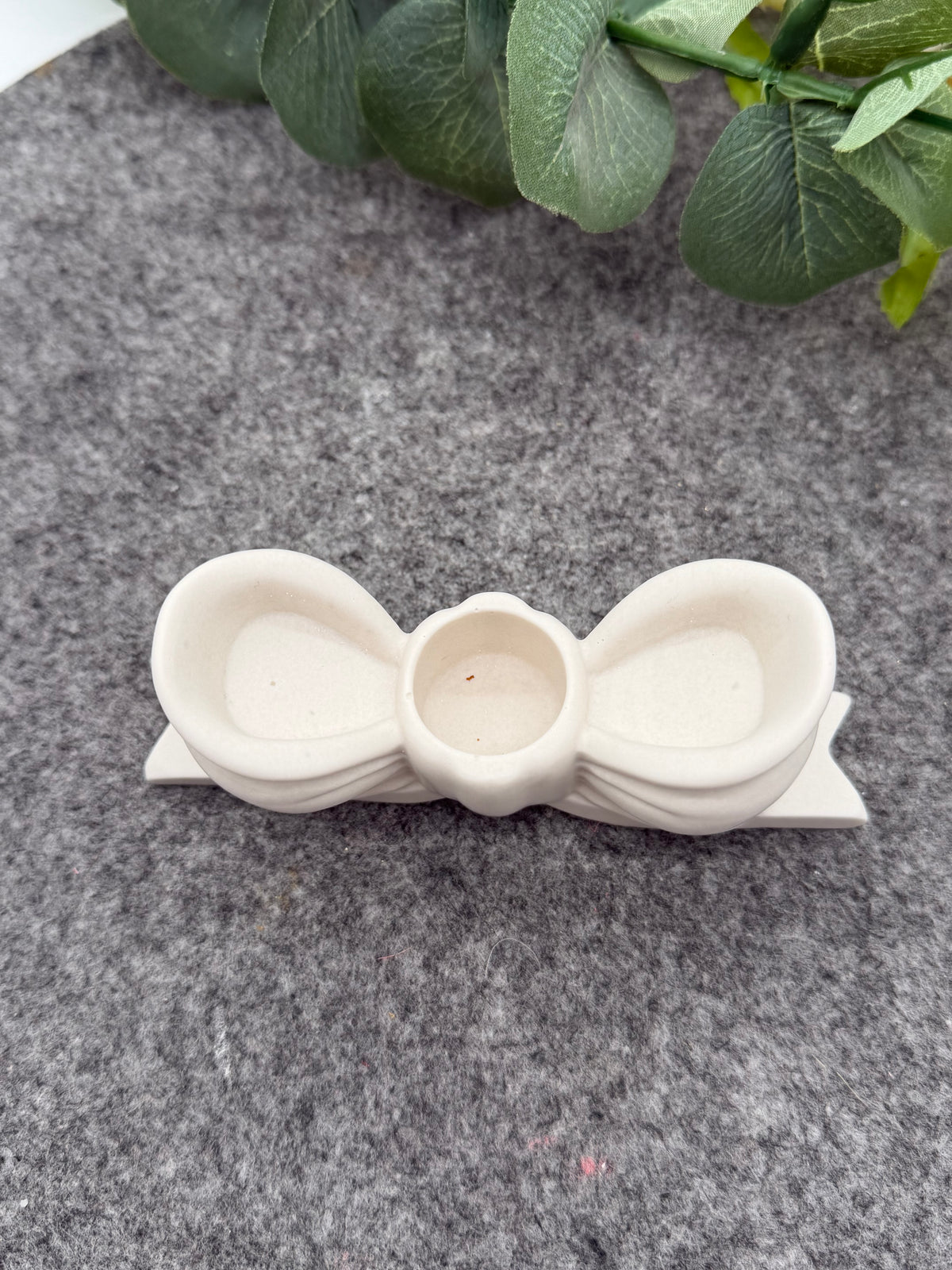 Schleifen Kerzenhalter aus Jesmonite  | Handgegossen