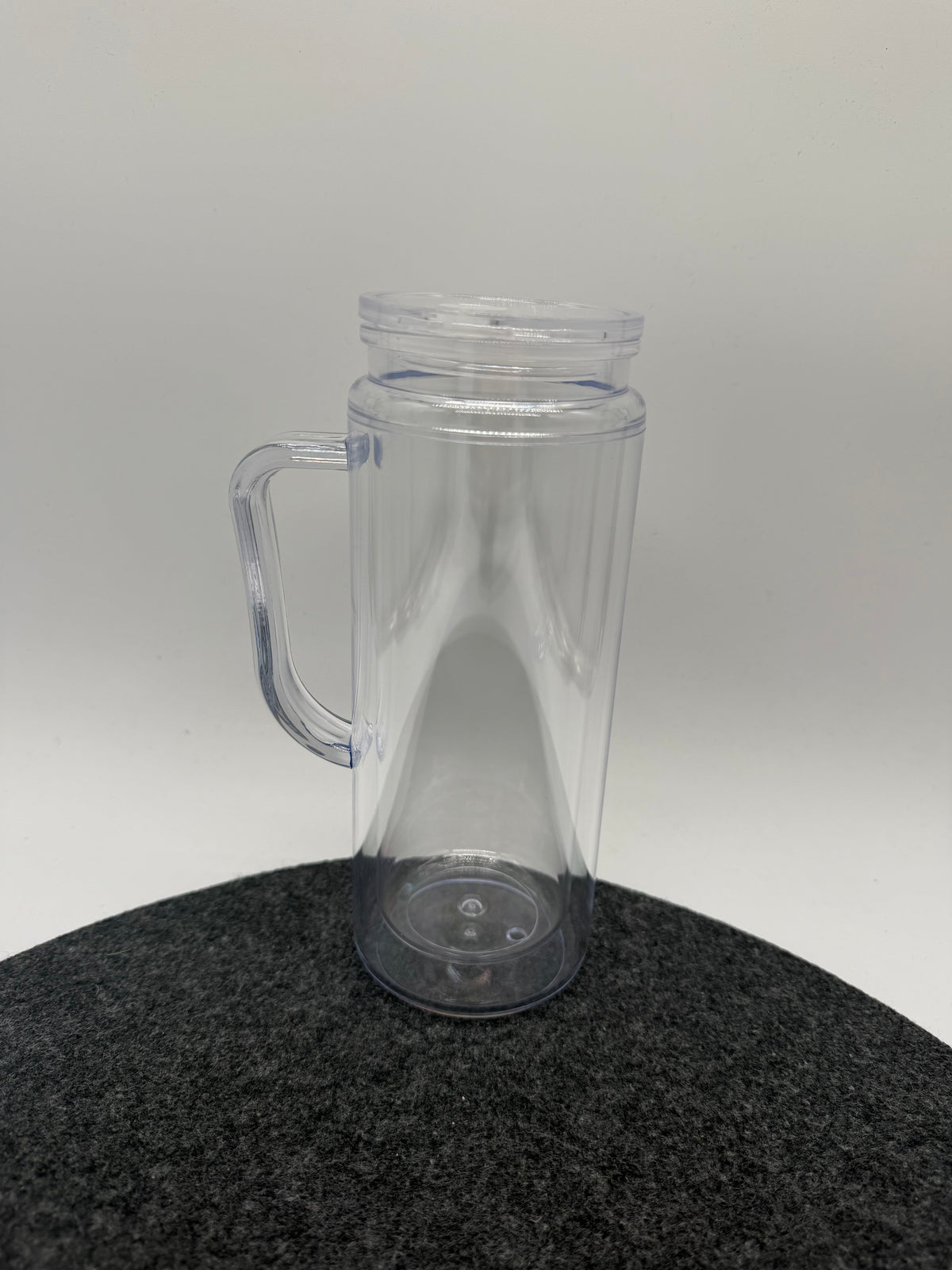 20  oz Doppelwandiger Kunststoffbecher mit Deckel & Strohhalm – Farbe & Design nach Wahl